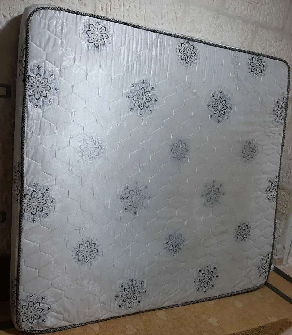 فرشة بحال ممتازه
