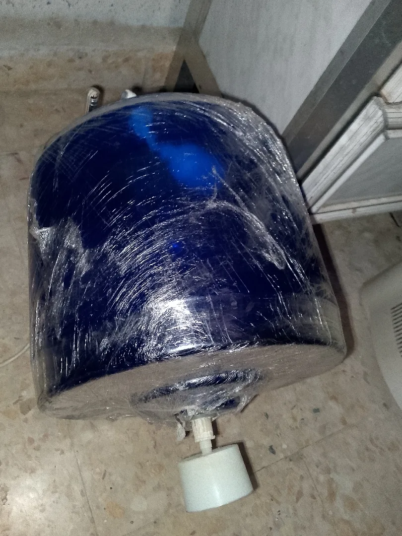 قارورة سحرية للمياه حجم كبير زجاجية ، موجودة بالبقعة 0785050360