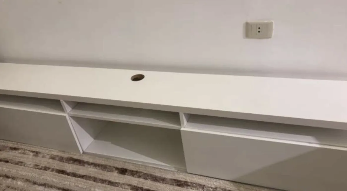 طاولة تلفزيون مع خزانتين