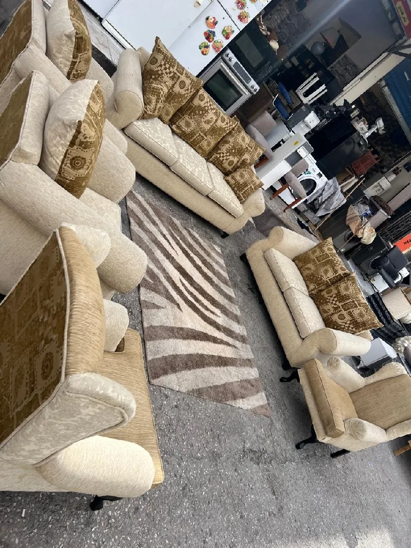 طقم كنب  مستعمل بحاله الوكاله