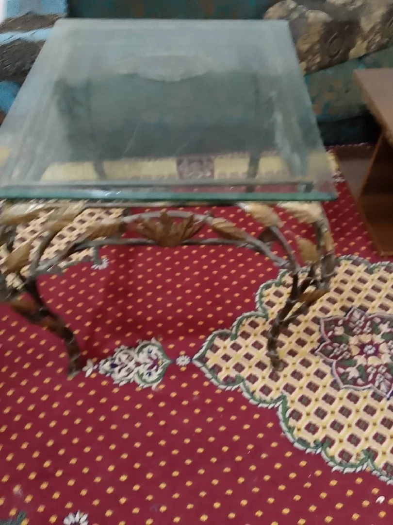 طاولة كورنر حجم كبير سيكوريت وحديد ثقيل مدهون حراري موجودة بالبقعة 0785050360