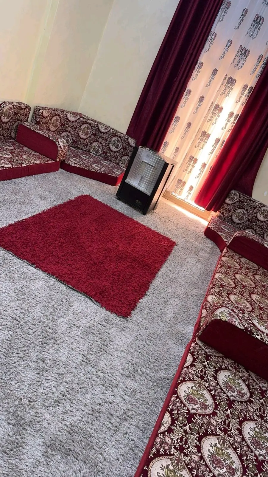 جلسة ارضى مع برادي وموكيت