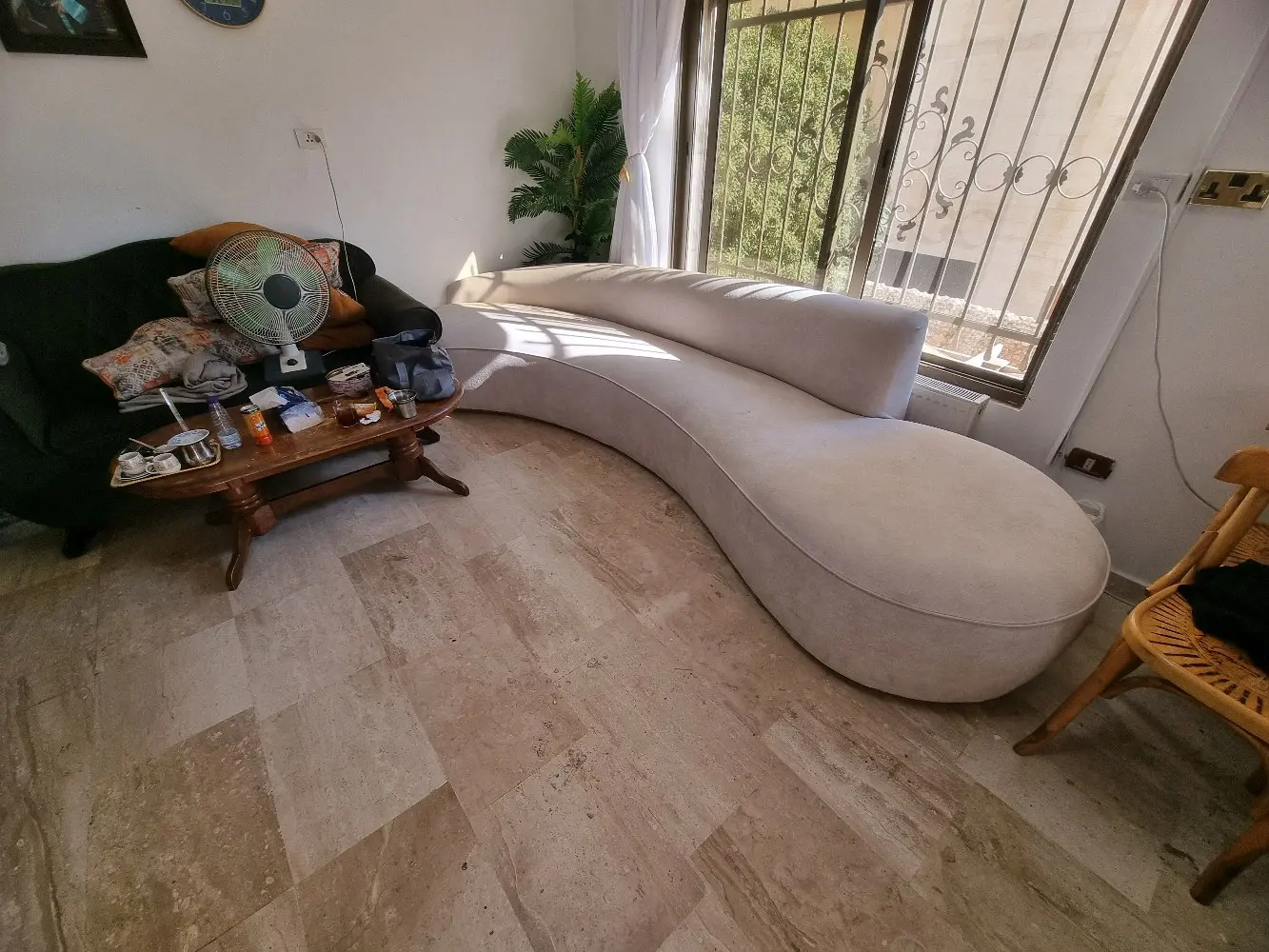 كنباية استقبال كبيرة لون بيج فاتح