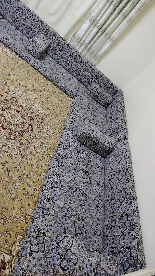 فرشات بحالة ممتازة