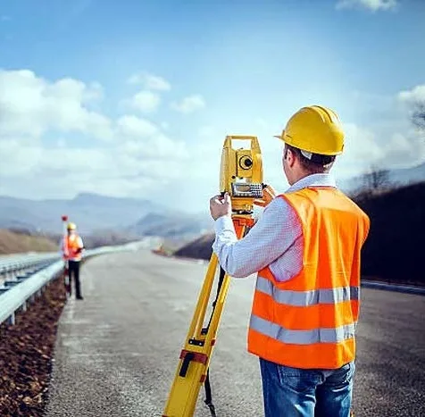 مساح لتثبيت الاراضي وحساب الكميات