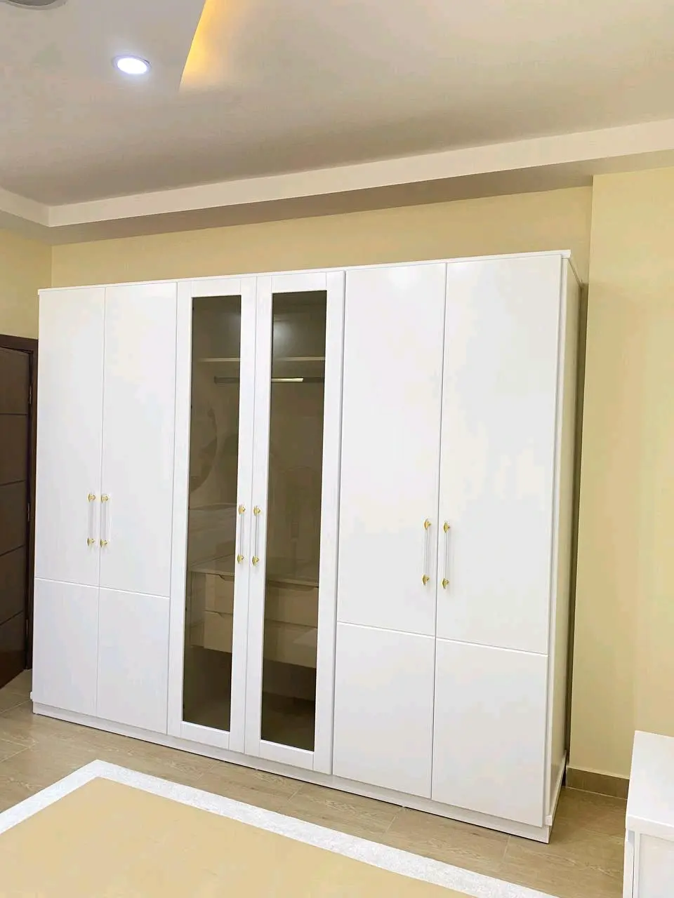 مستعدون لتفصيل وتصميم غرف النوم وأطقم الكنب